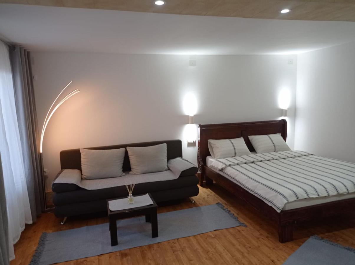 Meda Apartment Belgrado Esterno foto