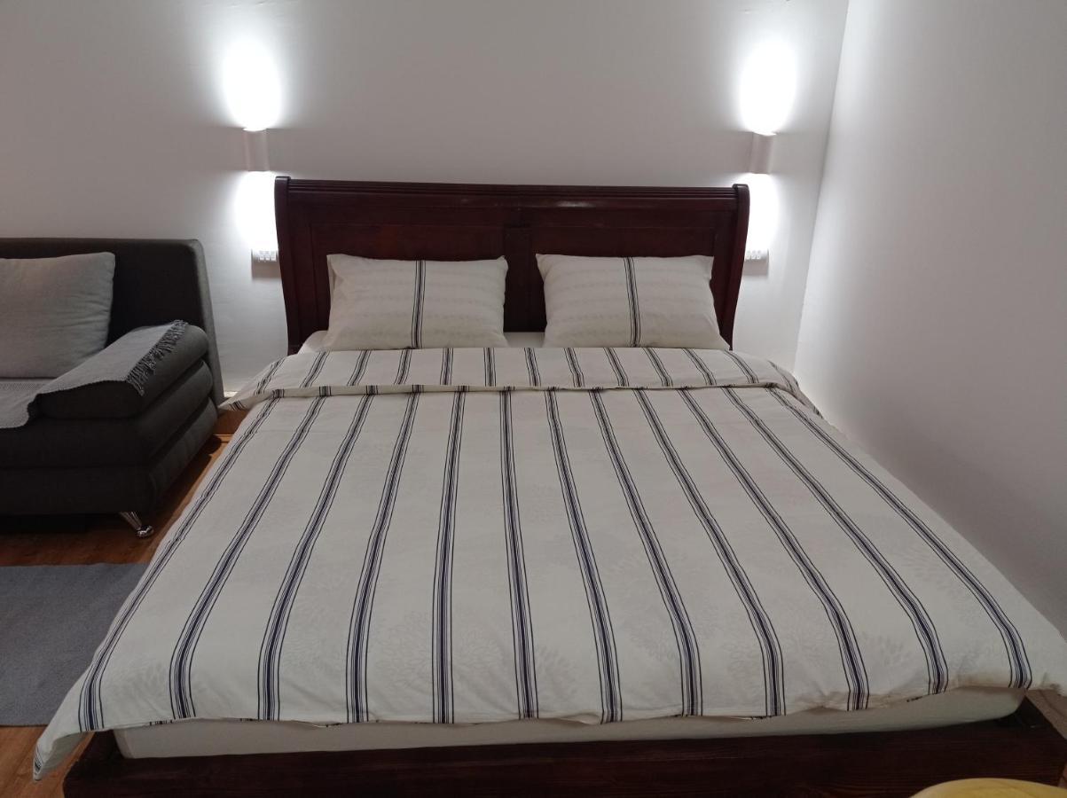 Meda Apartment Belgrado Esterno foto